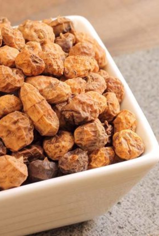 نبات لوز الأرض يعزز الصحة