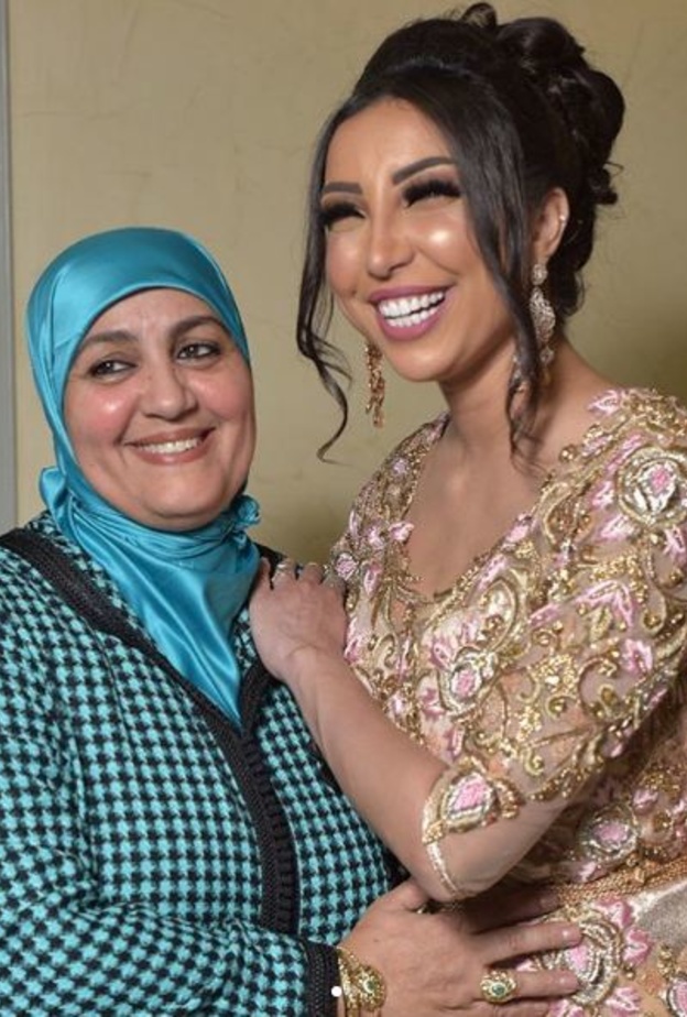 دنيا بطمة 2018 ووالدتها