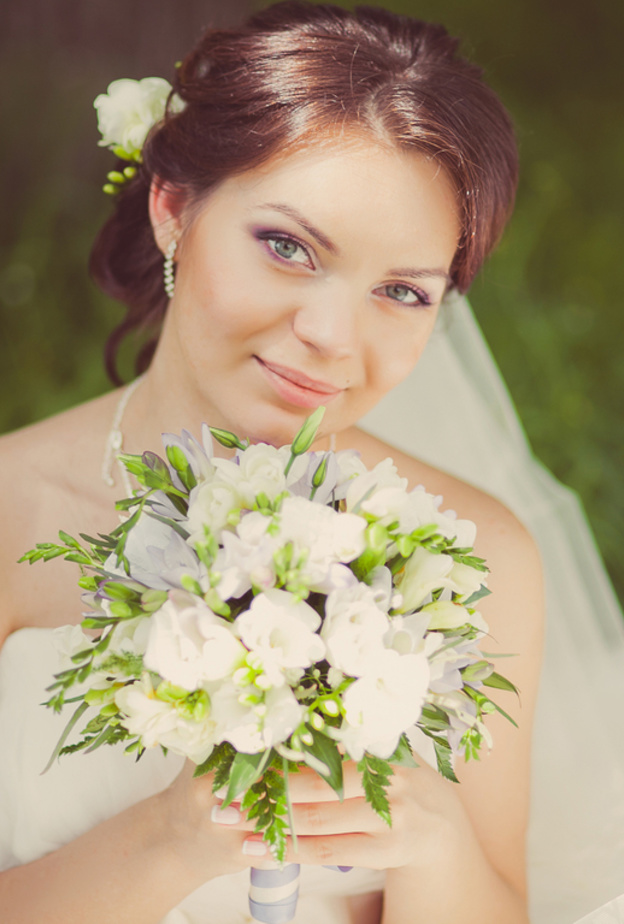  تميزي بعينين ساحرتين في يوم زفافك