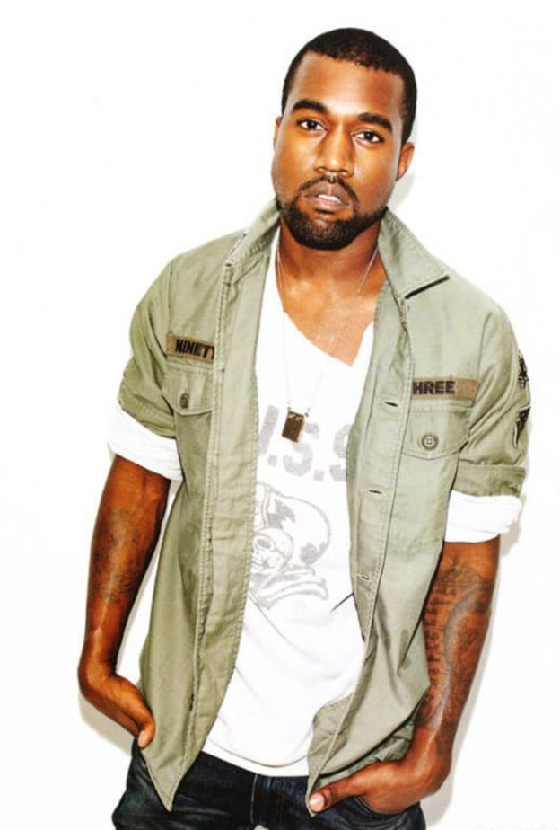 ستايل كاجوال بالجينز الأزرق مع السويتشر المسترخي بأسلوب عفوي