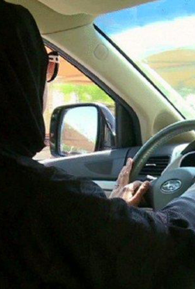 تدشين أول مركز لمطالبات تأمين مركبات النساء في جدة