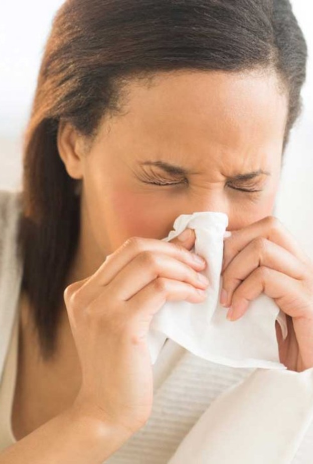  العطس المتكرر من أعراض التهاب الجيوب الأنفية