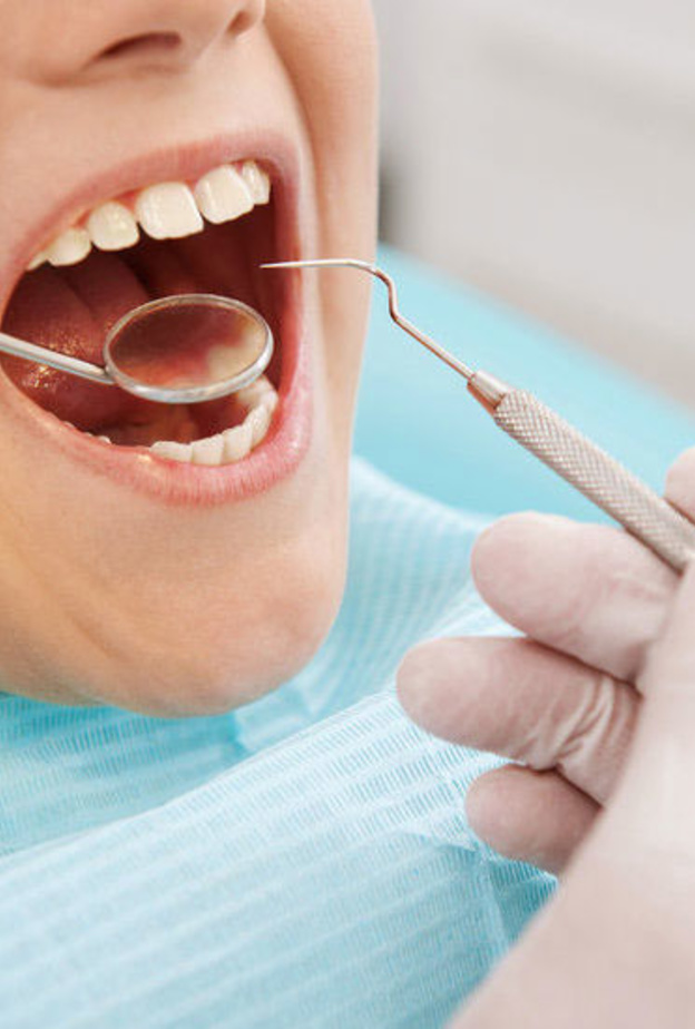 كثرة الضغط بأدوات الأسنان يسبب ألم الضرس