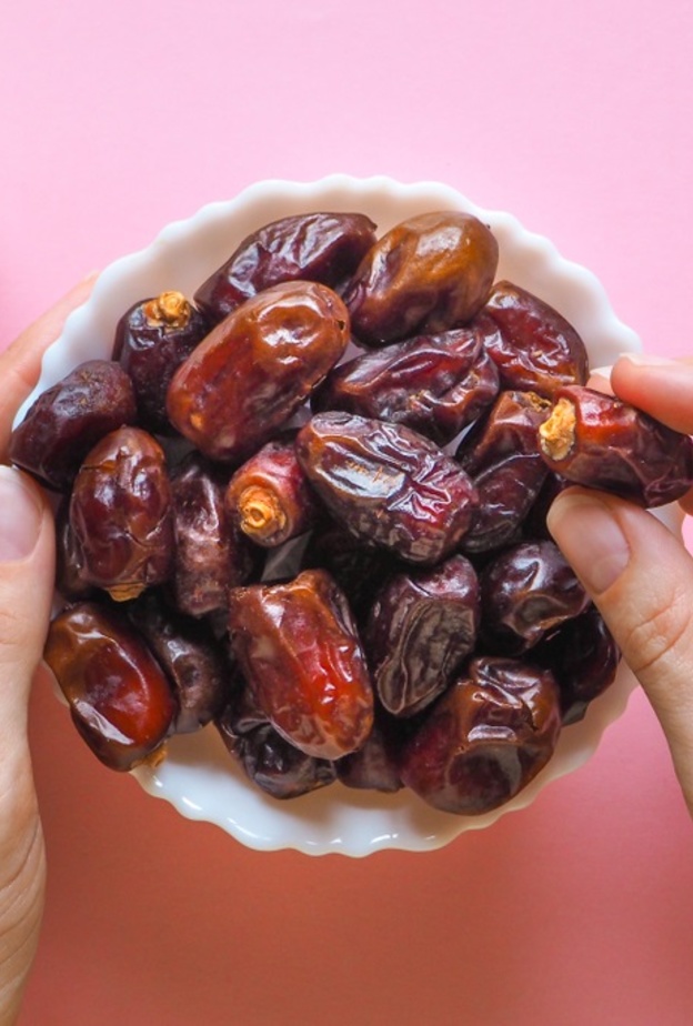 فوائد الافطار على التمر واللبن في رمضان