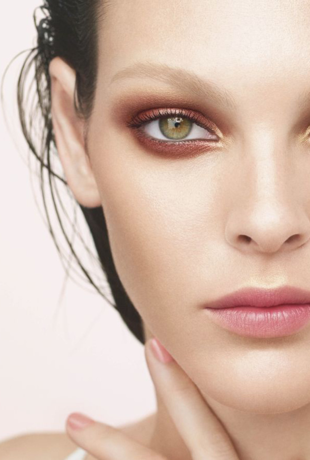  ECLAT ET TRANSPARENCE DE CHANELهذا الصيف مع تمتعّي بسحر غامض وجريء