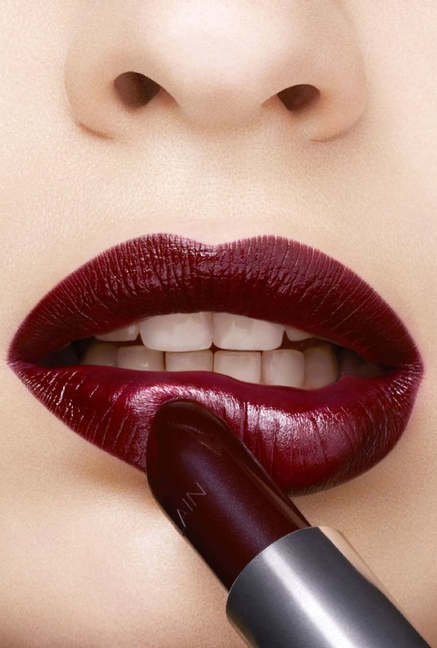 من أفضل من GUERLAIN لإضفاء ابتسامة على شفاه النساء؟