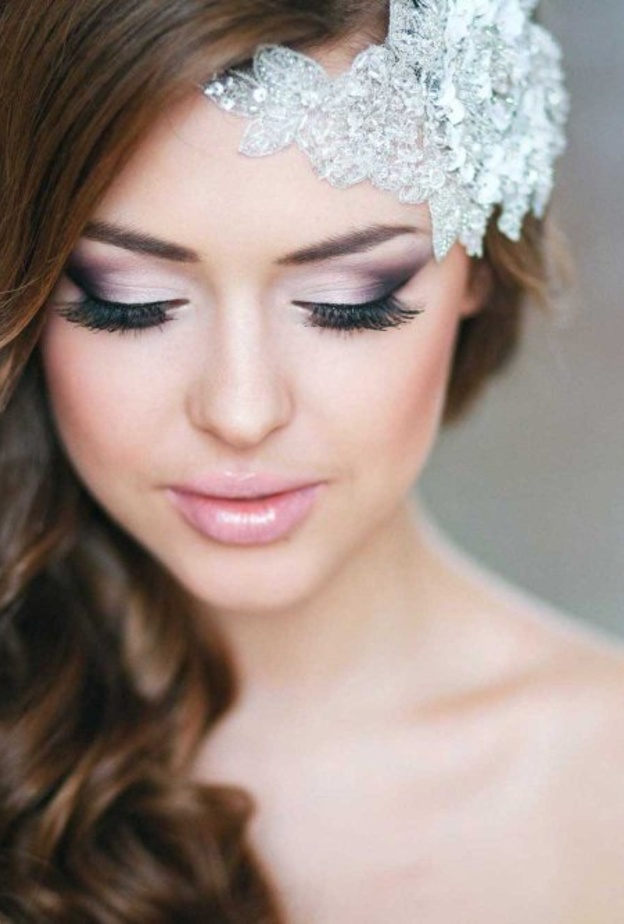 عروس ربيع 2018 تتألق بخدود ممتلئة ووردية