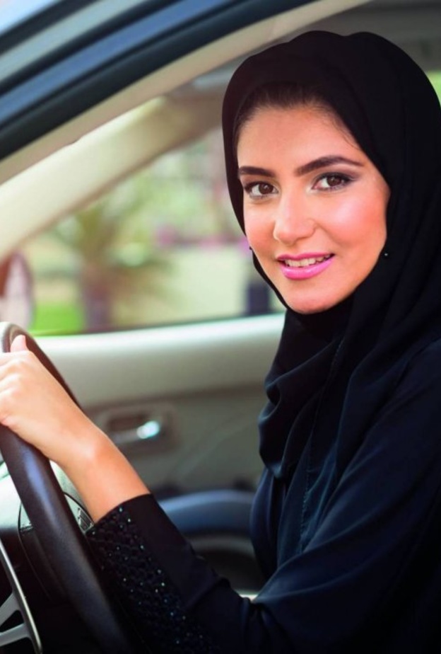 المخالفات المرورية تطبق على الجميع رجال ونساء