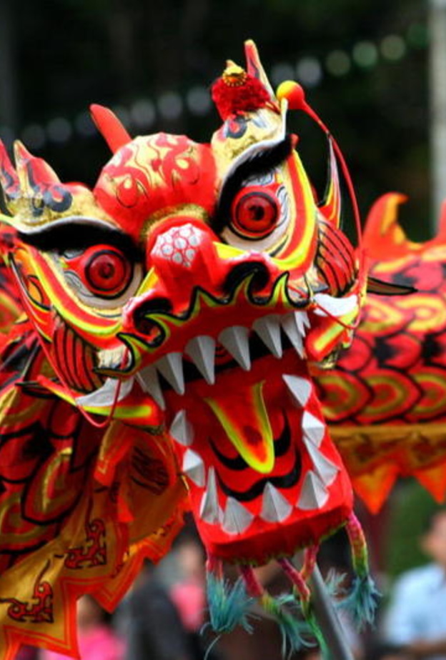 عروض التنين الصيني لأول مرة في المملكة