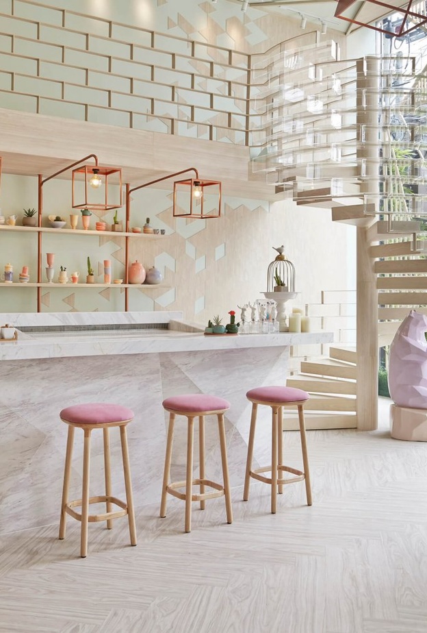 جهاز إنارة ملفت ضمن ديكور المطبخ المودرن