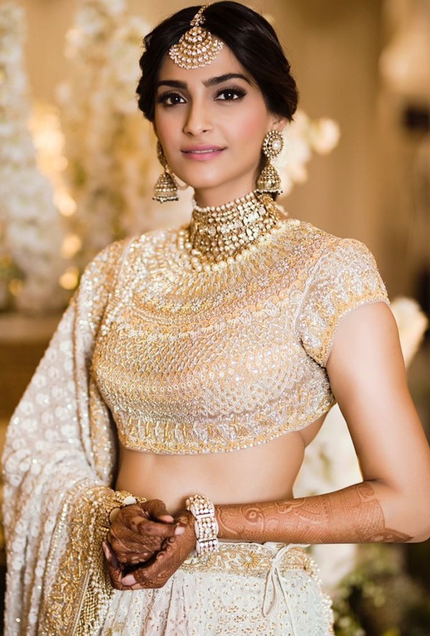 نجوم ومشاهير بوليوود في حنة سونام كابور