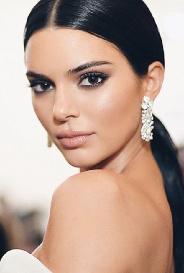 كيندال جينز ترتدي أقراط تيفاني اند كو في حفل ميت غالا 2018 