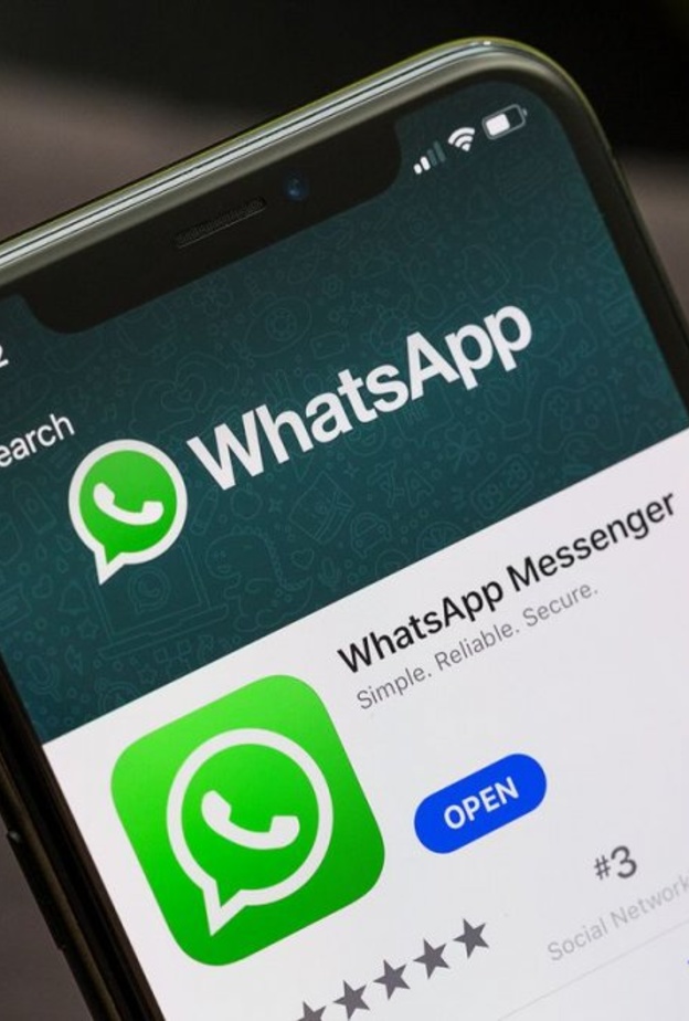 تطبيق WhatsApp يعرض مقاطع فيديو من فيسبوك وإنستغرام