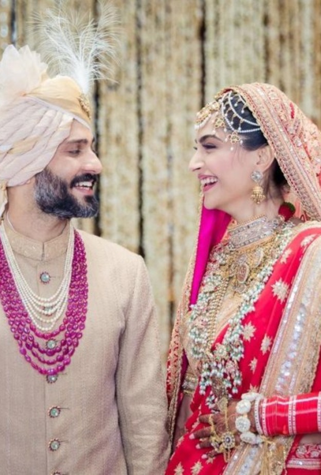 سونام وزوجها بحفل العشاء بعد الزفاف