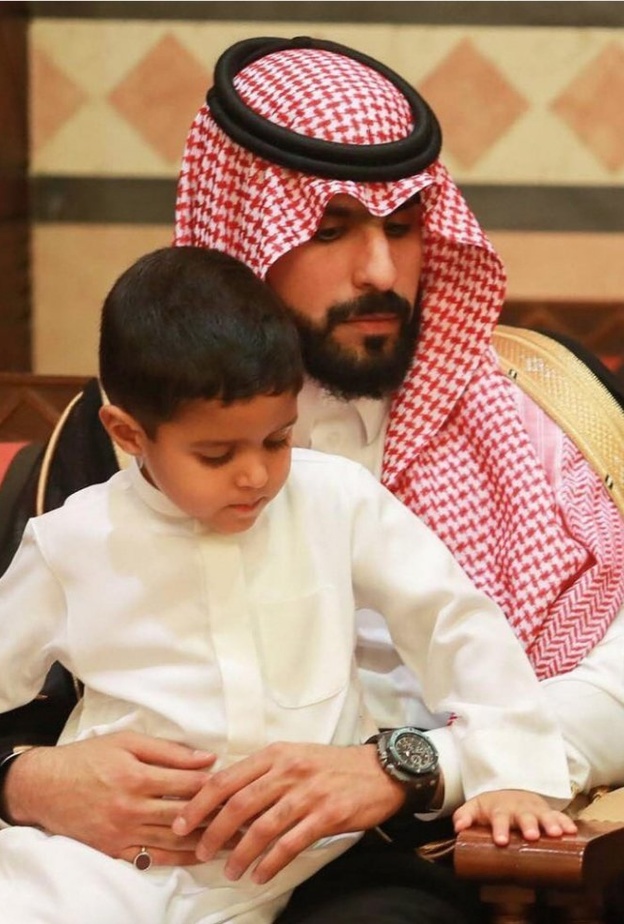 الأمير مقرن بن عبدالعزيز وحفيده سعود بن منصور