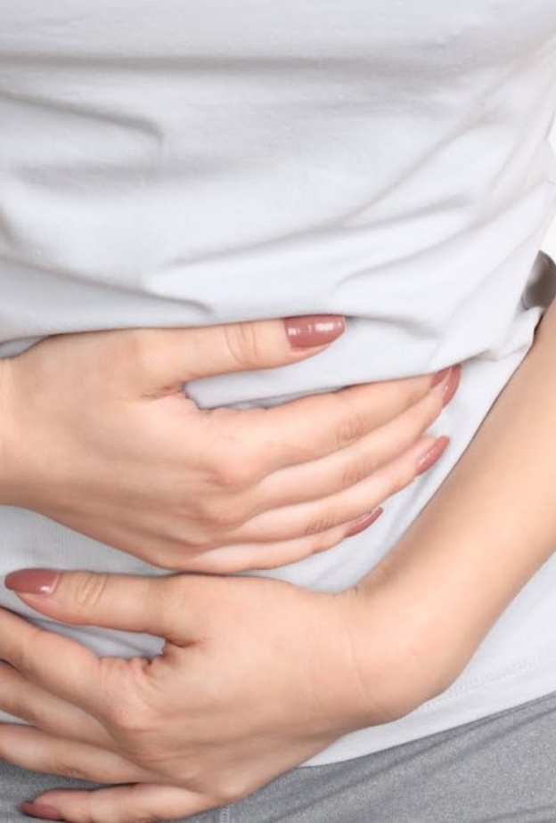 الفتق الإربي يسبب ألم في أسفل البطن