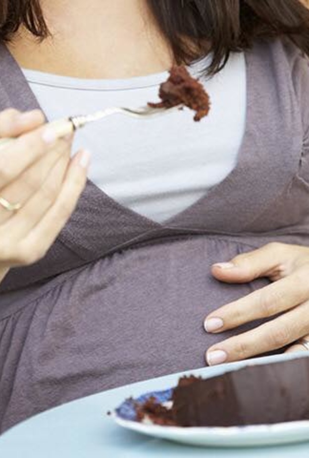 تناول الام الحامل للسكريات يؤثر سلبا على ذاكرة الطفل