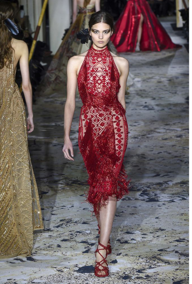 فساتين سهرة تليق لحضور حفلات زفاف من مجموعة زهير مراد لربيع 2018