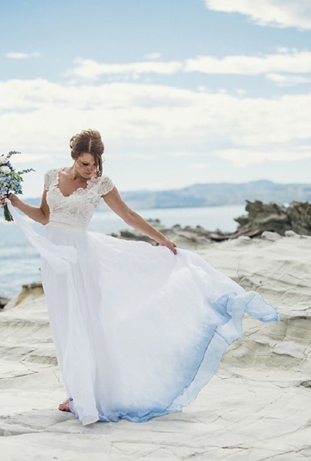 شاطىء البحر من اجمل الوجهات الرومانسية لالتقاط اجمل الصور و اقامة حفلات الزفاف الصيفية