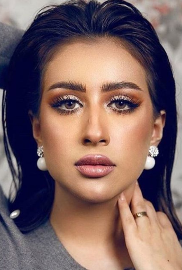 عقيل الرئيسي يرد على الشائعات بتقديمه هدايا لزوجته