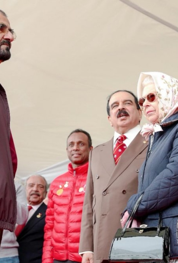 الشيخ محمد بن راشد يلتقي ملكة بريطانيا وملك البحرين في كأس وندسور