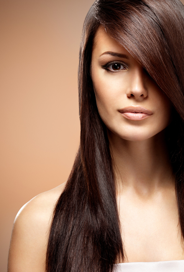 زيت جوز الهند يمنح الشعر الجاف الترطيب