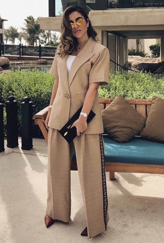 تنسيق البدل الفضفافة باسلوب انثوي انيق