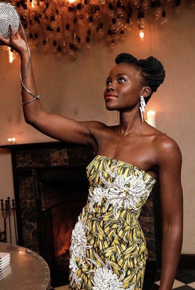 عرض مجموعة المصممة شذى عيسى على منصات تسوق الكترونية اقليمية وعالمية