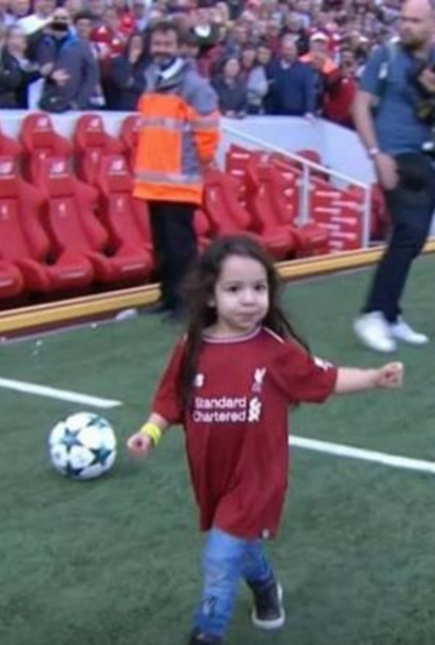 محمد صلاح تسلم جائزة هداف الدوري الإنجليزي