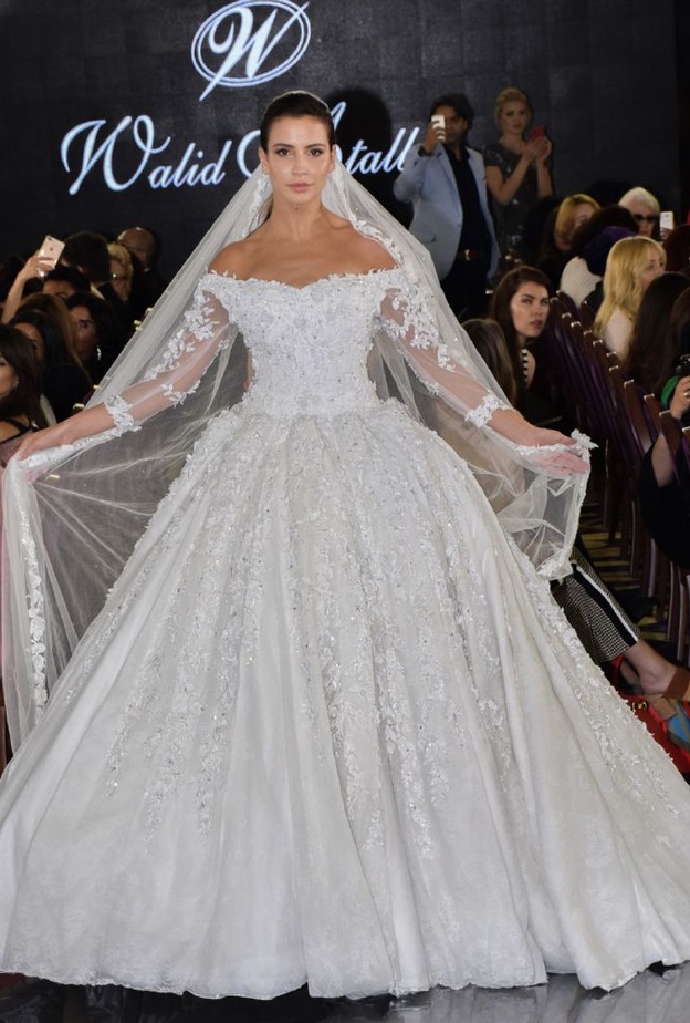 فستان من وليد عطاالله 