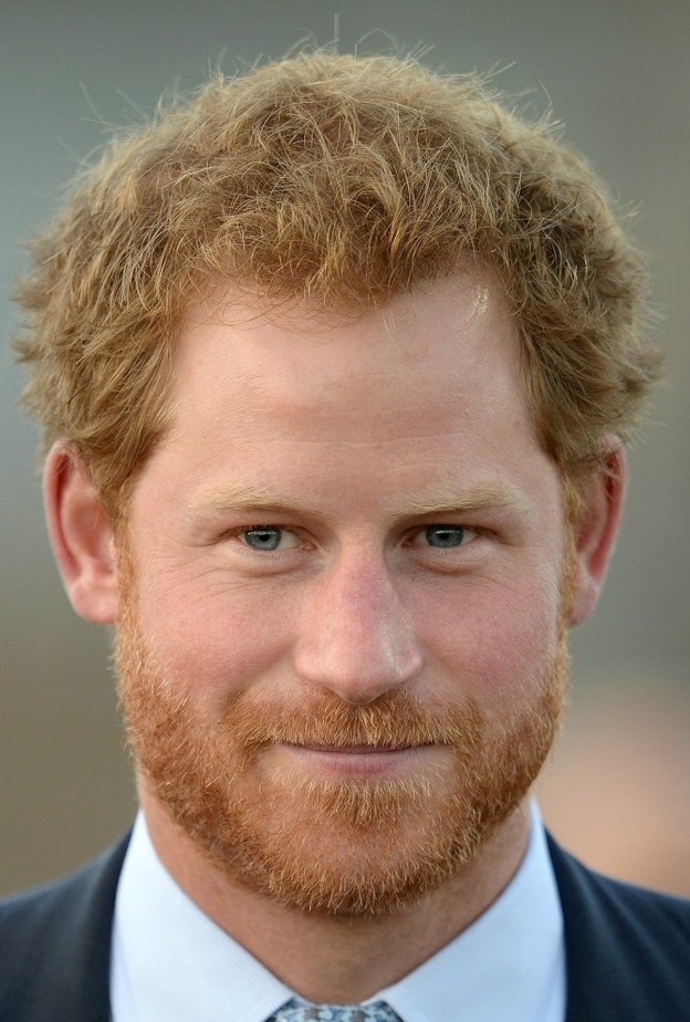  الملكة إليزابيث الثانية نصحت الأمير هاري بحلق لحيته