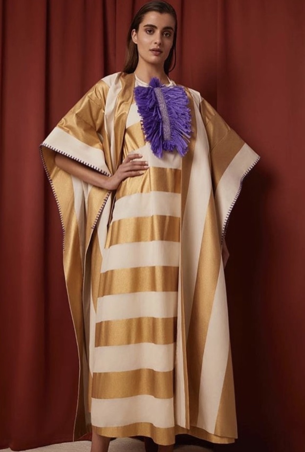 جلابية انيقة بتفاصيل مطرزة