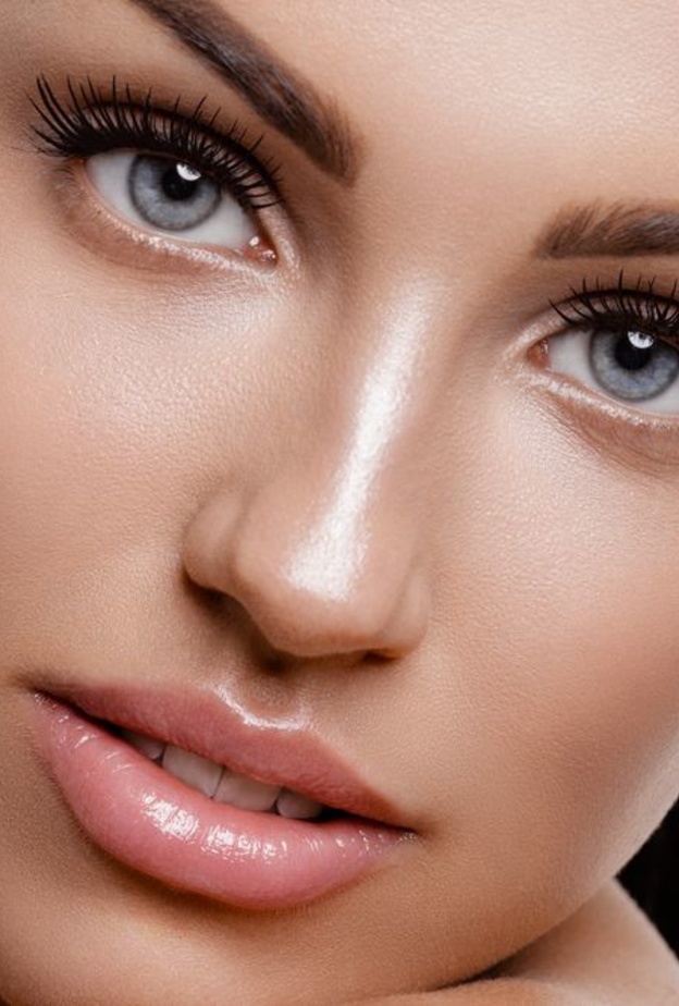 الرموش الاصطناعية تكمل إطلالتك