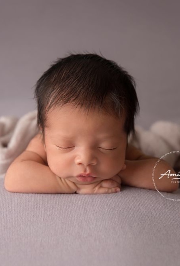 تفضل أميرة تصوير المواليد الاقل من اسبوعين