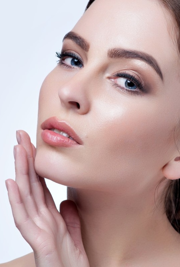 لا تترددي باستخدام القبعة أثناء خروجك لقضاء يوم على الشاطئ