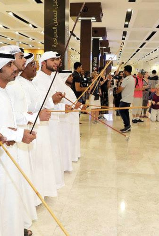 هكذا استقبلت دبي للثقافة باخرتين سياحيتين في ميناء راشد