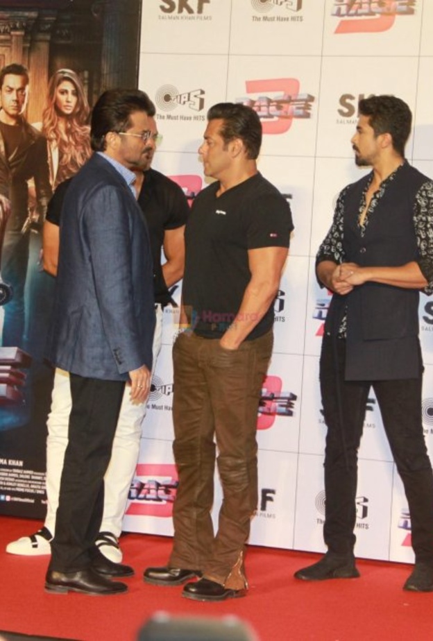 سلمان خان وفريق عمل Race 3 يحتفلون بإصدار الإعلان الرسمي للفيلم