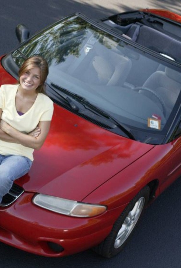 عملية إعادة طلاء السيارة تستلزم إزالة كافة المحتويات الداخلية للسيارة