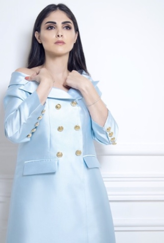 قفطان مستوحى من قصة البليزر من Aseel Collection