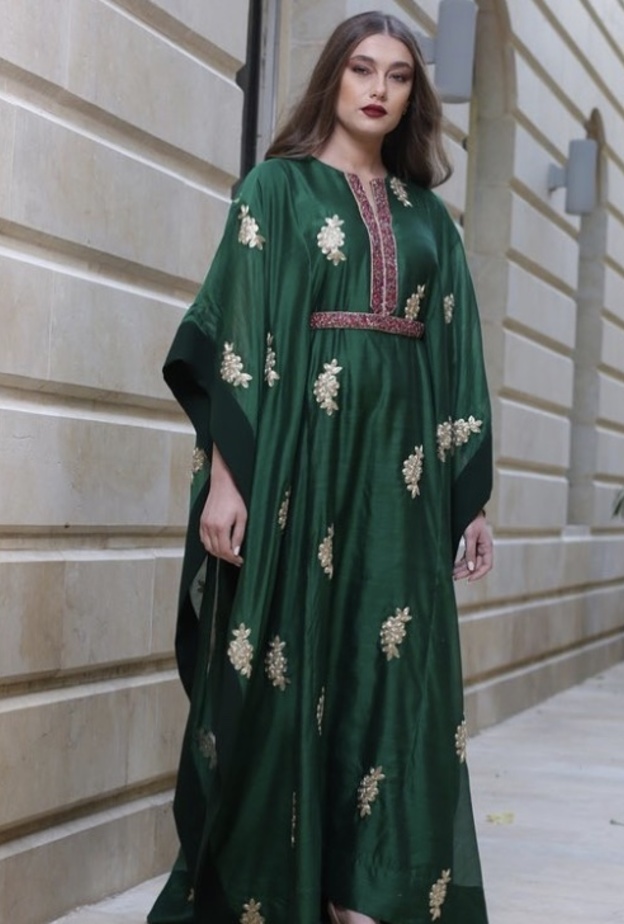 قفطان بقصة جيوب مرصعة من Feryal Dubai
