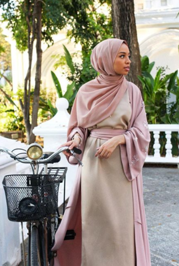 فاطمة حسام بالحجاب النيود لإطلالة مشرقة وناعمة