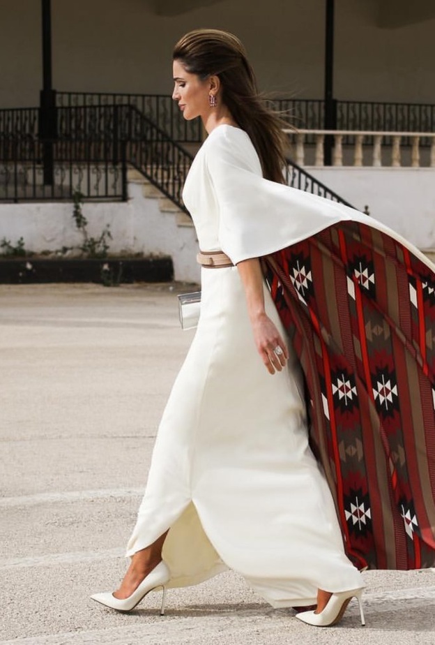 موضة التصاميم التقليدية والمزخرفة من وحي الملكة رانيا