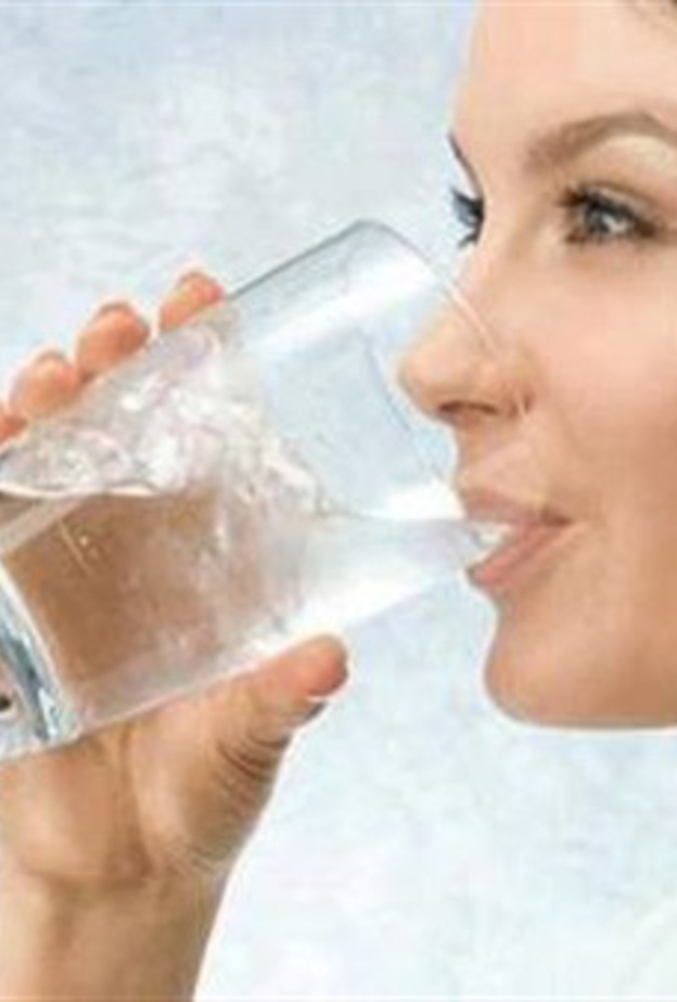 شرب الماء البارد يسبب التهابا في المعدة