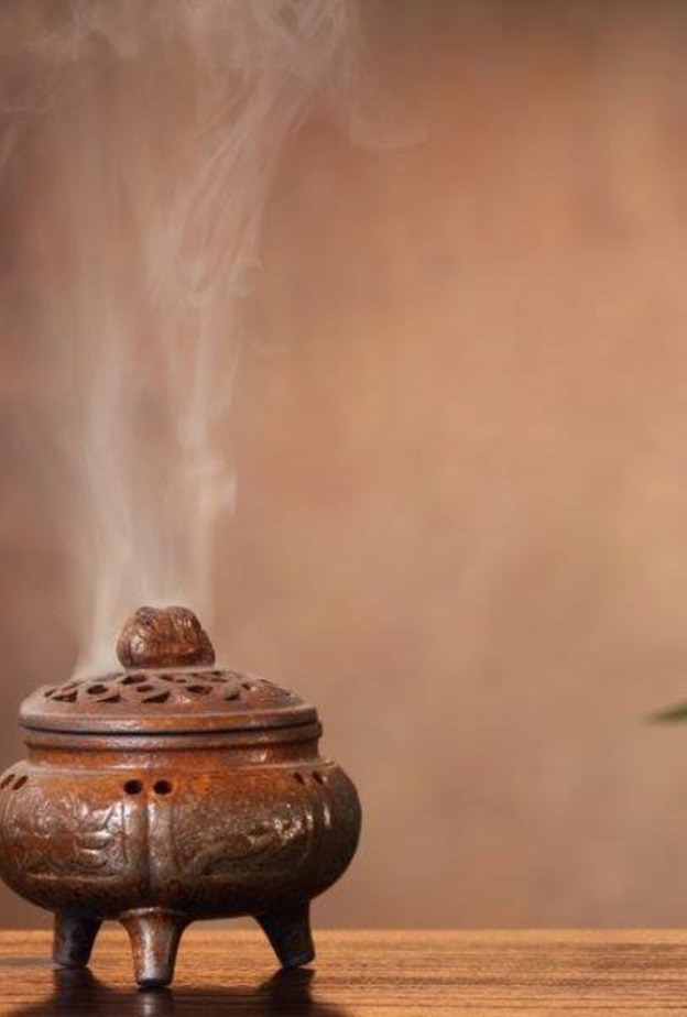شم البخور والعود في نهار رمضان .. هل يُفطر الصائم؟