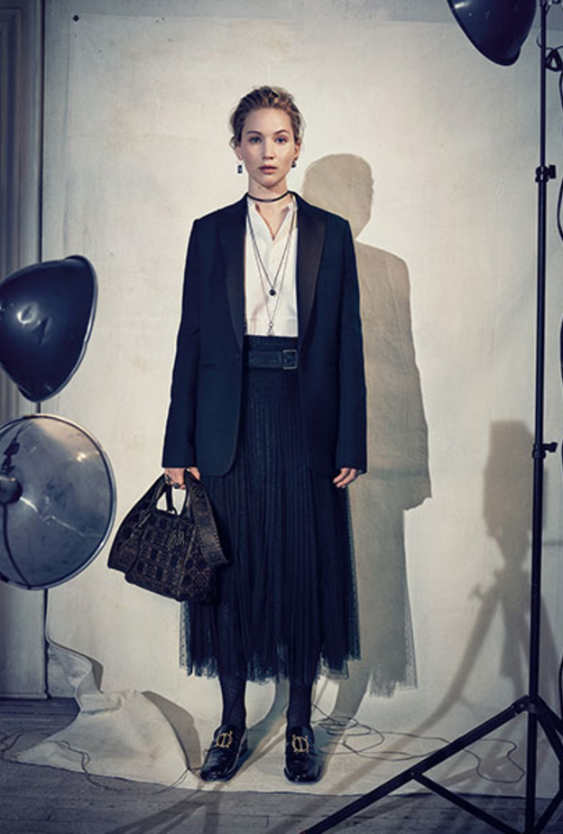 مجموعة الألبسة الجاهزة من Dior لخريف 2018.. تكامل بين الازدواجيّة الذكوريّة والأنثويّة