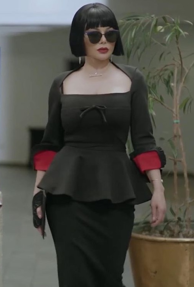 هيفا بلوك عصري يتألف من سروال اخضر الضيق من Isabel Marant وقميص ابيض من Philipp Lim وحزام حدد الخصر من بالمان