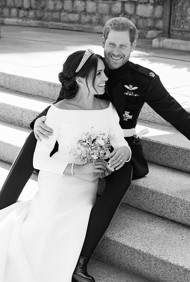 ميغان ماركل تتألّق بفستان راقٍ من دار Givenchy من توقيع كلار ويت كيلر 