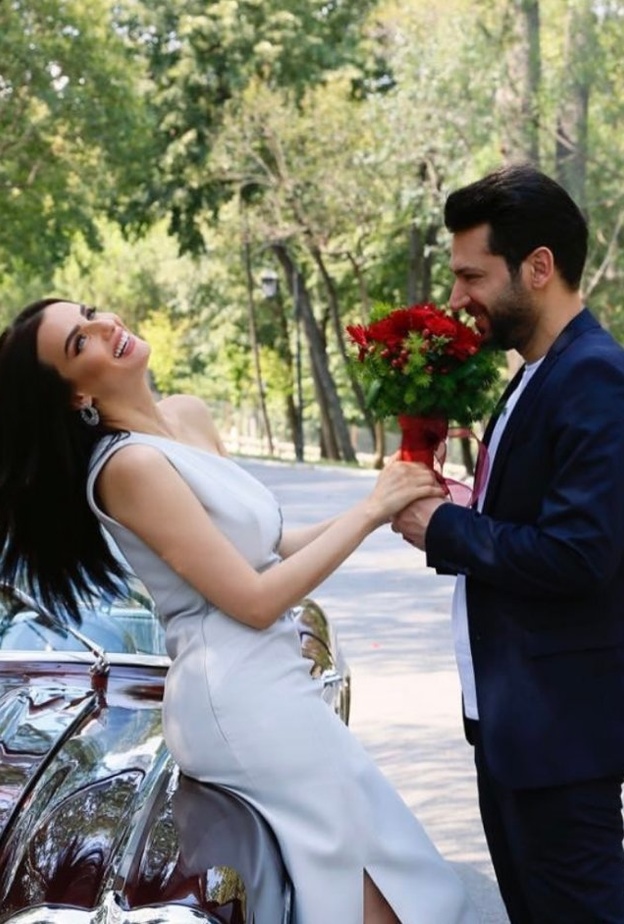 فستان راقي وناعم للرحلات الصيفية على طريقة ايمان الباني