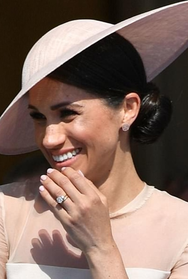 أناقة دوقة ساكس ميغان ماركل في حفل عيد ميلاد الأمير تشارلز