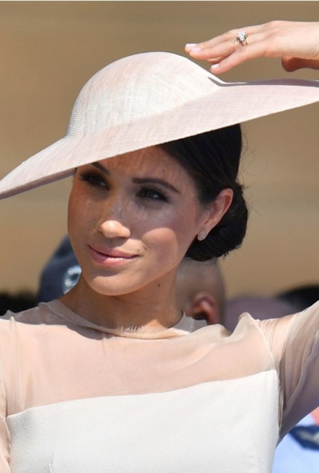 مع الامير هاري في السيارة